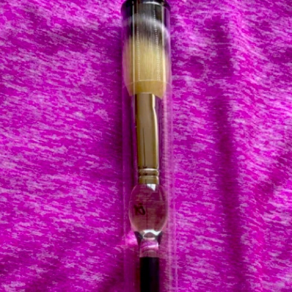 it cosmetics Other - IT Cosmetic Heavenly Luxe Makeup French Boutique Blush Brush No 4 Sealed